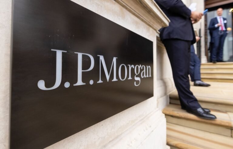 JPMorgan, BERTHELSEN, and BLOOMBERG have hired Andrei 100m